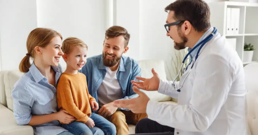 La medicina del futuro volverá a los orígenes: los médicos de familia