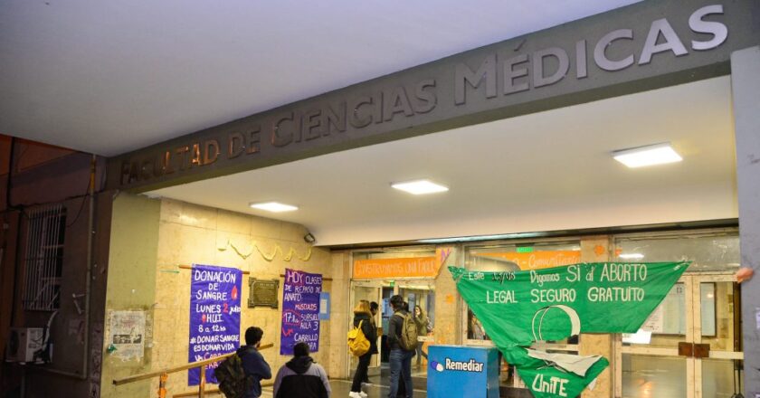 Estudiantes de Medicina denuncian cambio arbitrario del Plan de Estudios y prolongación injusta de la carrera