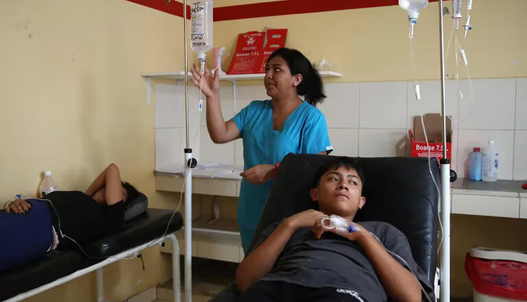 Decano del Colegio Médico critica al ministro de Salud sobre casos de dengue: “Son declaraciones triunfalistas”