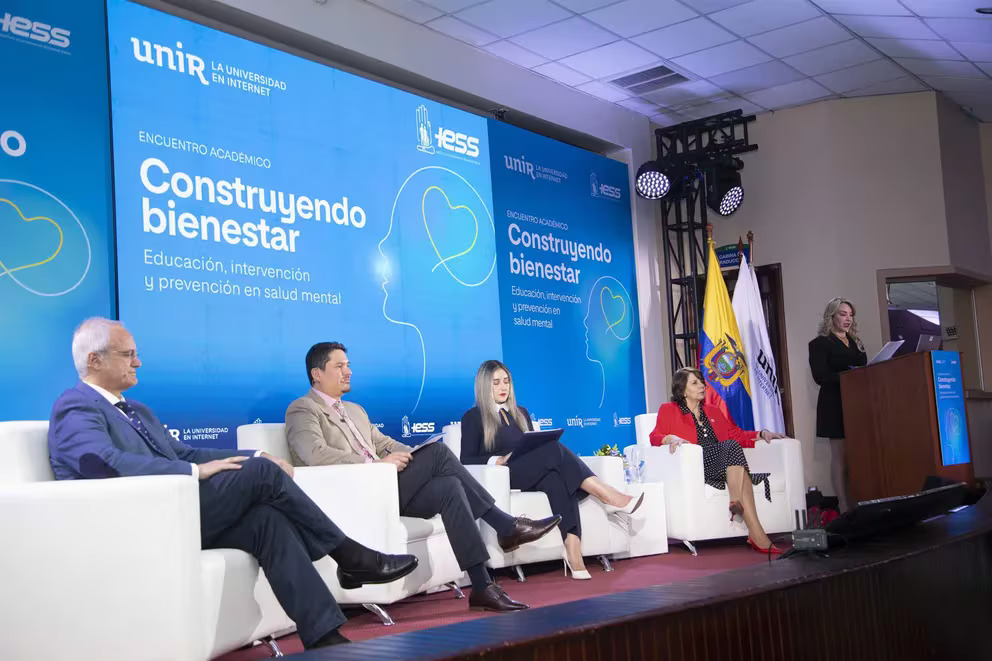 “Ir al psicólogo debe ser igual que ir al médico de familia”, afirman expertos en un encuentro de salud mental en Quito