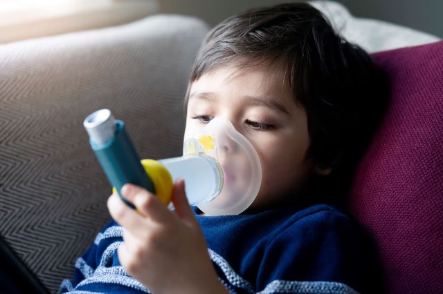 El uso excesivo de antibióticos puede aumentar el riesgo de asma y alergias infantiles