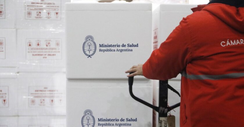El Ministerio de Salud distribuye vacunas contra el sarampión a todas las jurisdicciones
