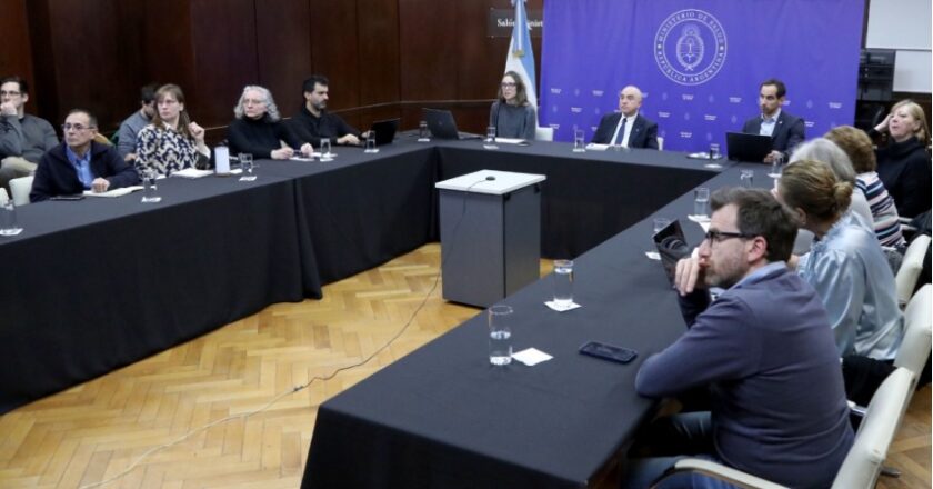 Salud y las sociedades científicas acuerdan estrategias de trabajo conjunto ante el brote de sarampión