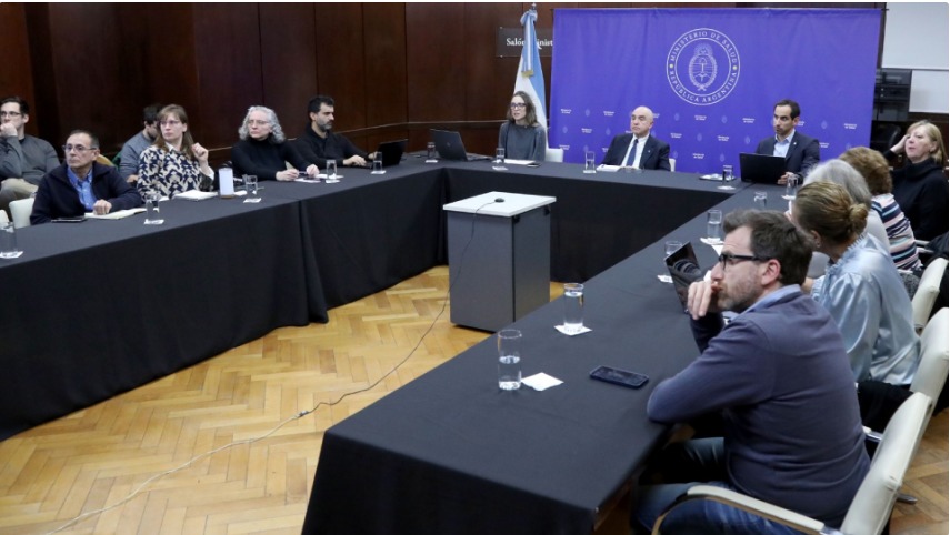 Salud y las sociedades científicas acuerdan estrategias de trabajo conjunto ante el brote de sarampión