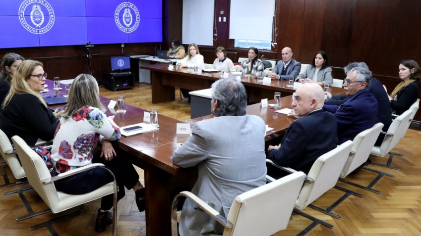 Salud trabaja con la industria para mejorar la calidad de los alimentos y bebidas