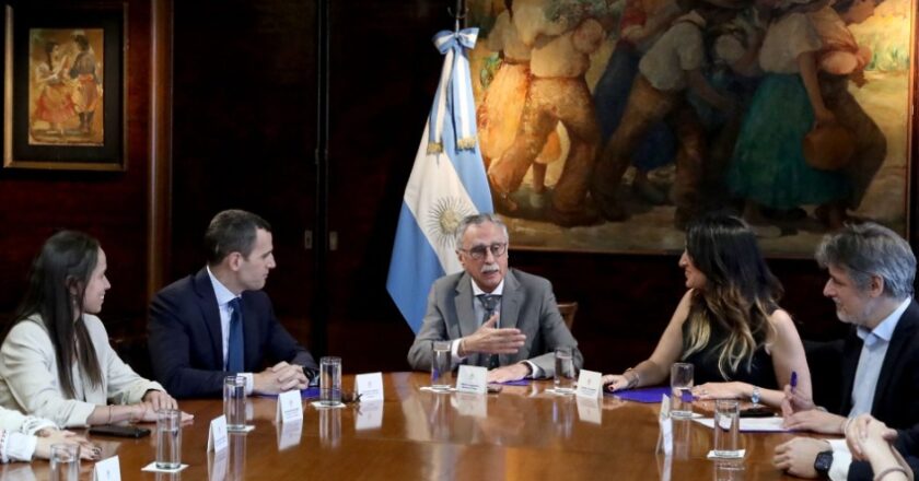 Argentina adquiere tratamientos contra la atrofia muscular espinal al precio más bajo publicado